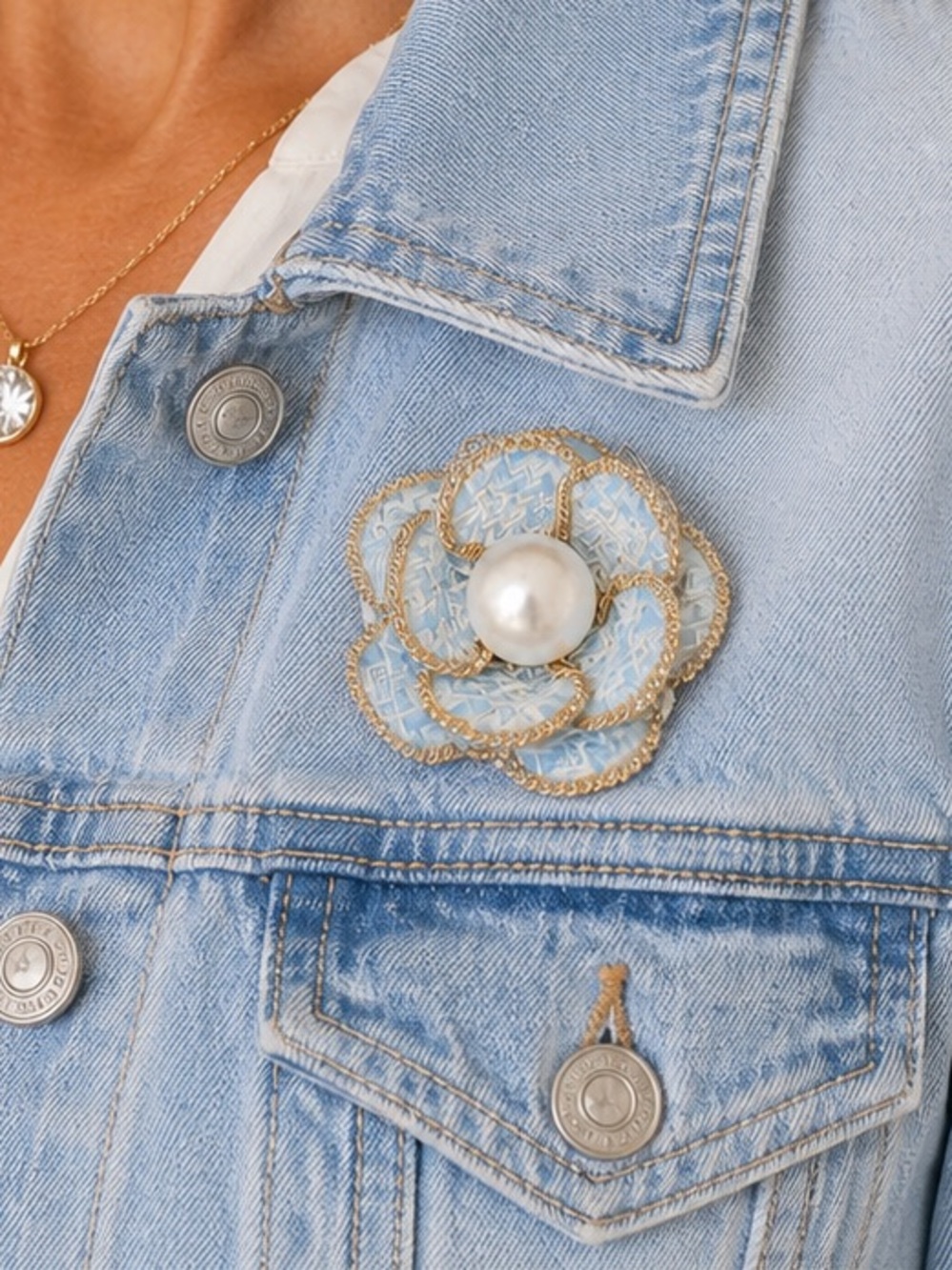 Elegant Pearl Flower Brooch Pin - Blue, Gold & White